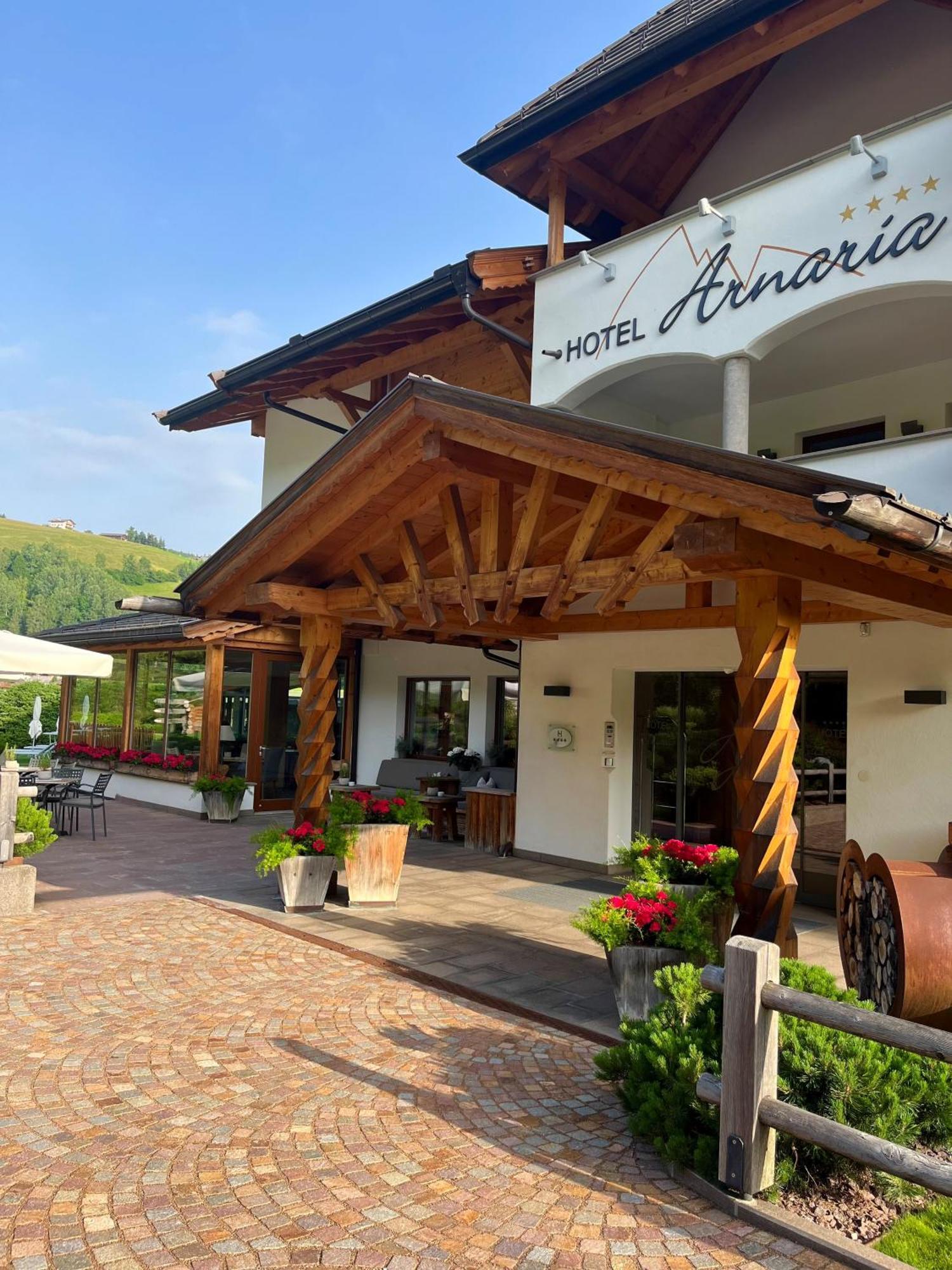 Hotel Arnaria Urtijëi Buitenkant foto
