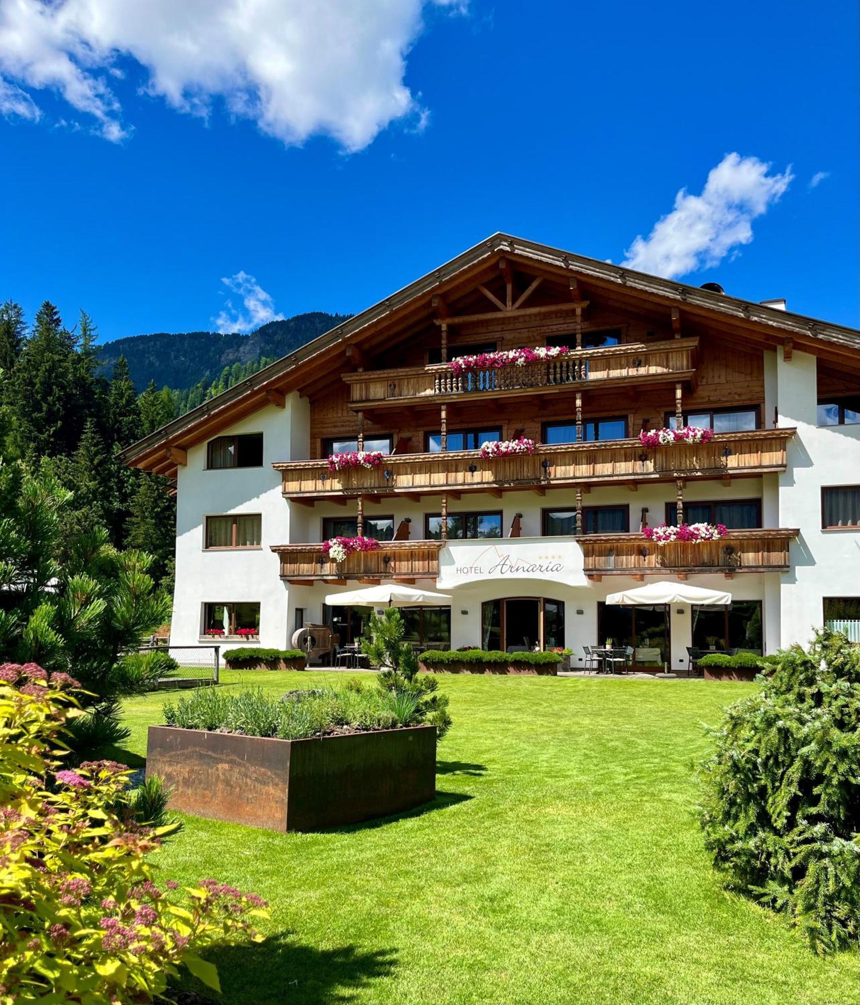 Hotel Arnaria Urtijëi Buitenkant foto