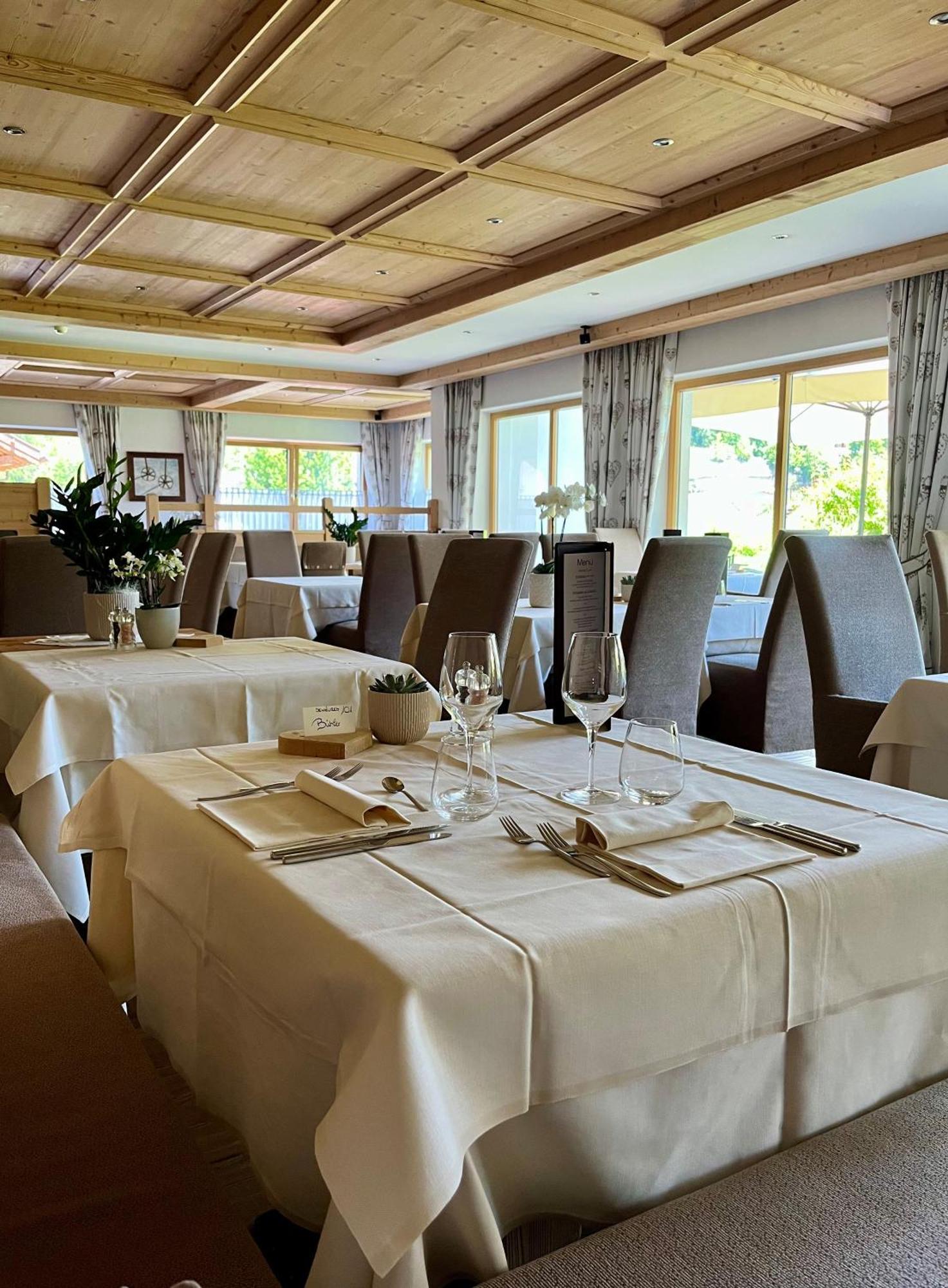 Hotel Arnaria Urtijëi Buitenkant foto