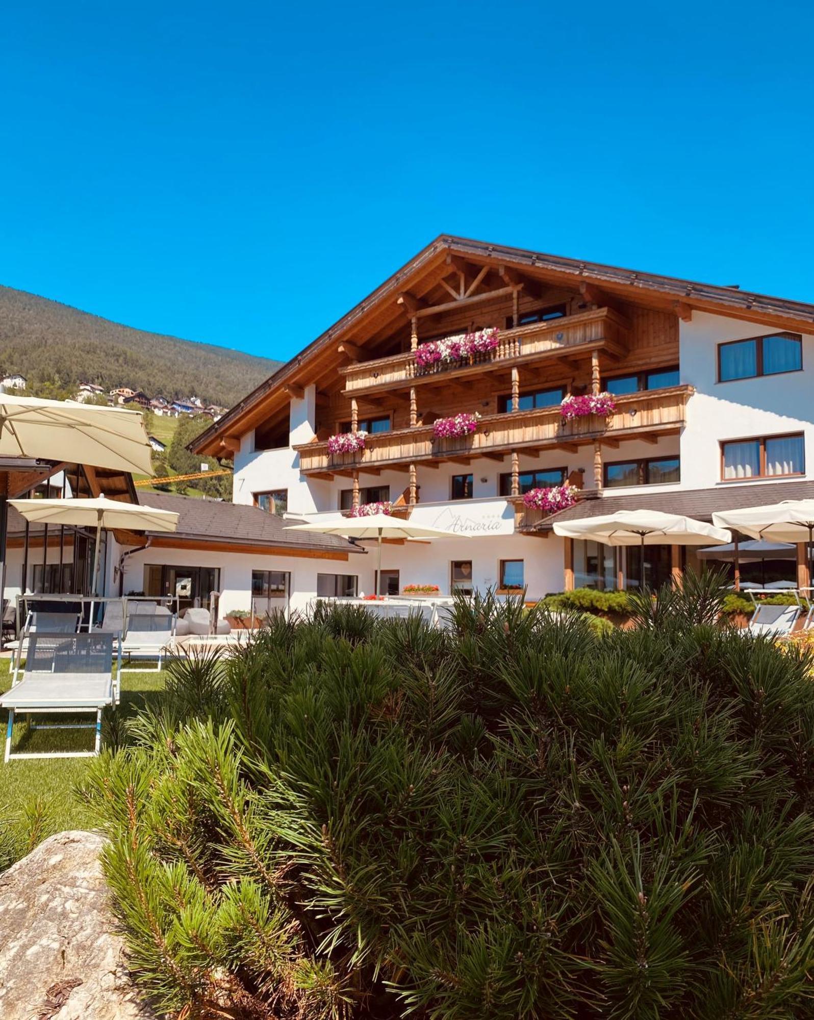 Hotel Arnaria Urtijëi Buitenkant foto